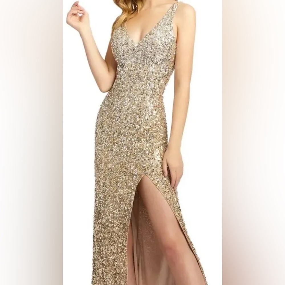 MAC DUGGAL
Gold Sequined Sleeveless V Neck Side Slit Gown 1068 Ombre Gold prom - Picture 5 of 17
